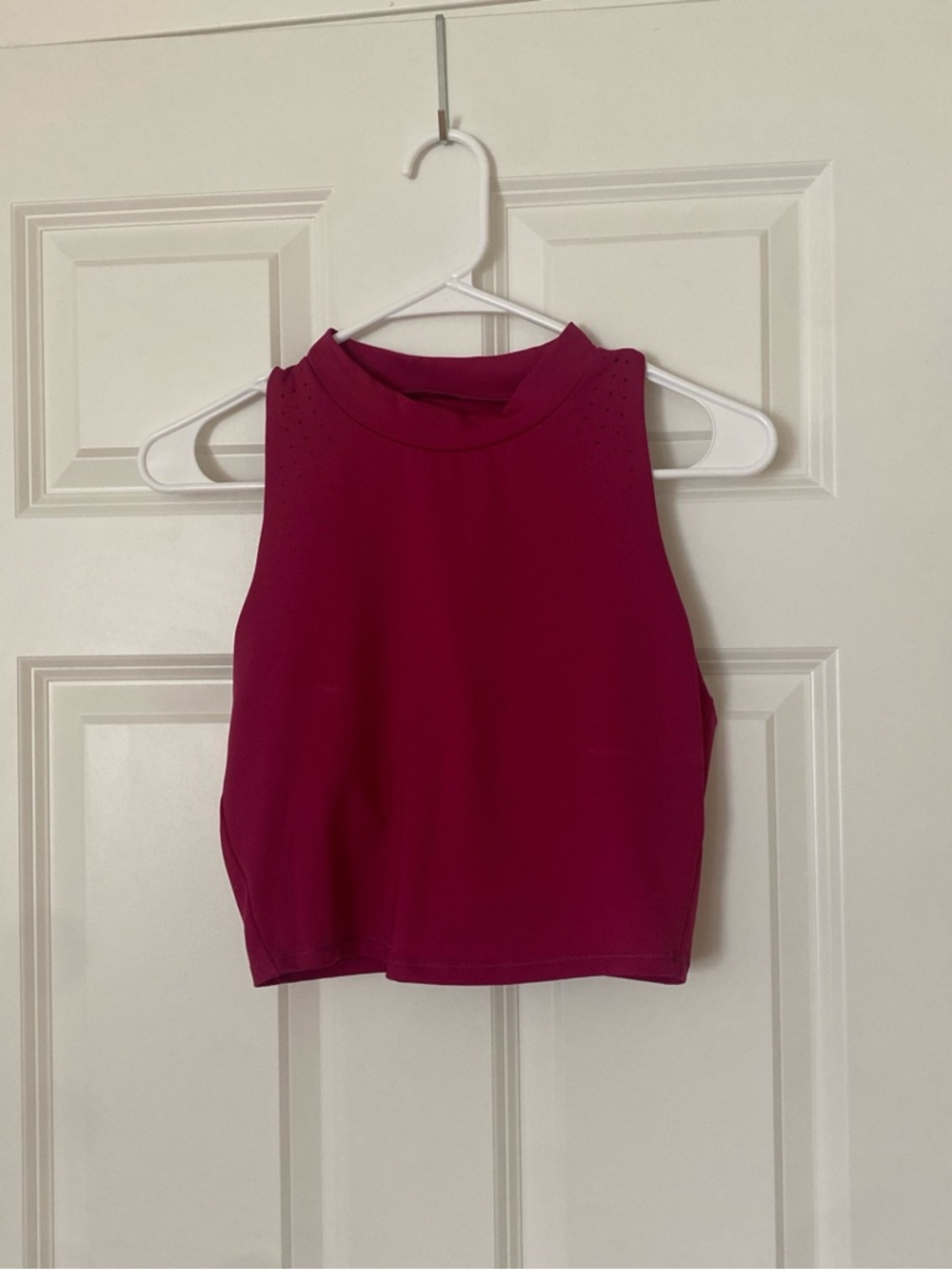 Women’s Sleeveless Crop Tank Top - Magenta